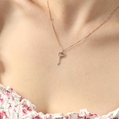 Zawieszka dwukolorowe złoto 585 klucz z diamentami 0,01 ct 2