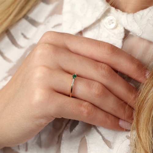 Pierścionek z żółtego złota 585 z diamentami i szmaragdem 0,16 ct