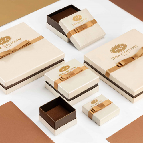 Pierścionek złoty ze szmaragdem i brylantami