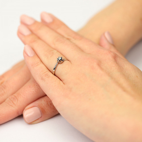 Pierścionek zaręczynowy białe złoto 585 Roma z czarnym diamentem 0,28 ct