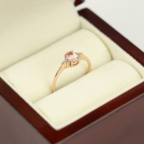Pierścionek zaręczynowy Perugia z różowego złota 585 z morganitem 0,43 ct i białymi szafirami 0,07 ct