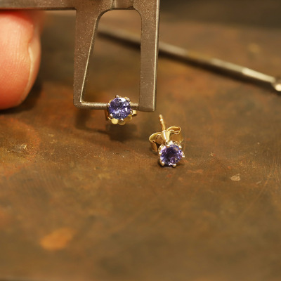 Kolczyki z dwukolorowego złota 585 z tanzanitami 0,45 ct,... 2