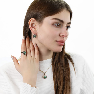 Kolczyki ze złota 585 z owalnymi szmaragdami 3,82 ct i... 2