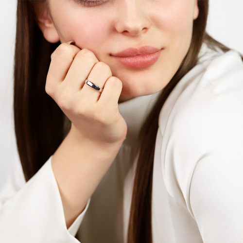 Obrączki Lazio z białego platynowanego złota 585 płaskie fazowane 5 mm z soczewką