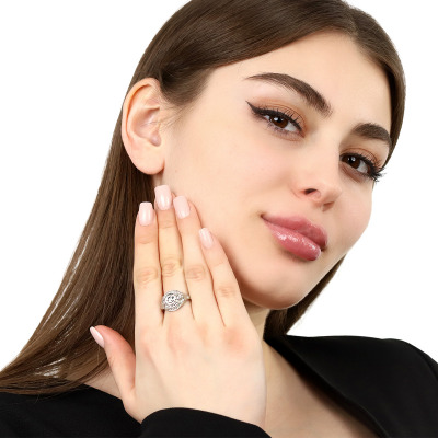 Pierścionek z platyny i brylantami 0,90 ct 2