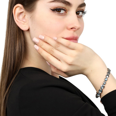 Bransoleta z białego złota 585 z topazami 7,51 ct 2