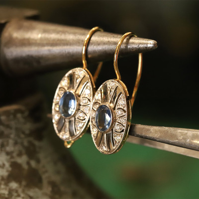 Kolczyki z dwukolorowego złota 585 z szafirami i brylantami 2