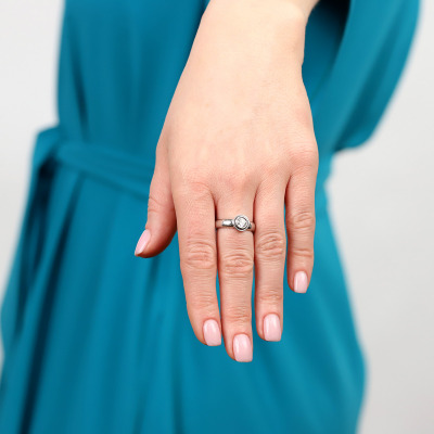 Pierścionek białe złoto 585 z brylantem 0,52 ct. 2