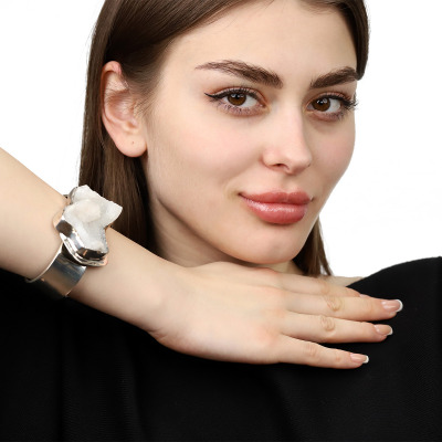 Bransoletka srebrna z okazałym kryształem kwarcu 2