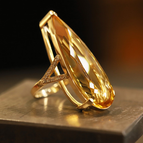 Pierścionek złoty 585 z dużym cytrynem 36,88 ct i brylantami 0,21 ct