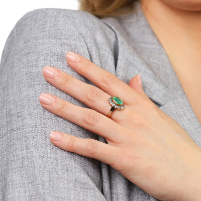 Pierścionek złoty ze szmaragdem 1,98 ct  i brylantami... 2