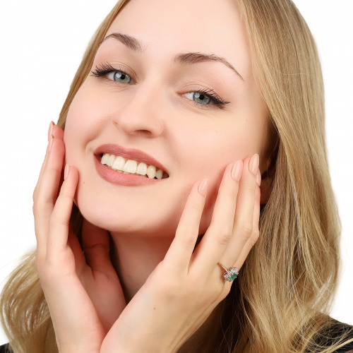 Pierścionek zaręczynowy Venezia z dwukolorowego złota 585 ze szmaragdem i brylantami