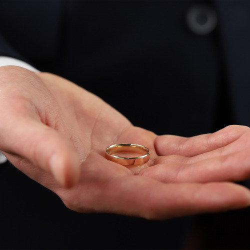 Obrączki Lazio z żółtego złota 585 płaskie fazowane 5 mm z soczewką i cyrkoniami