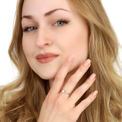 Pierścionek zaręczynowy białe złoto 585 Roma z białym... 2