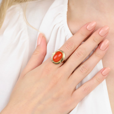 Pierścionek z żółtego złota 585 z okazałym koralem 2