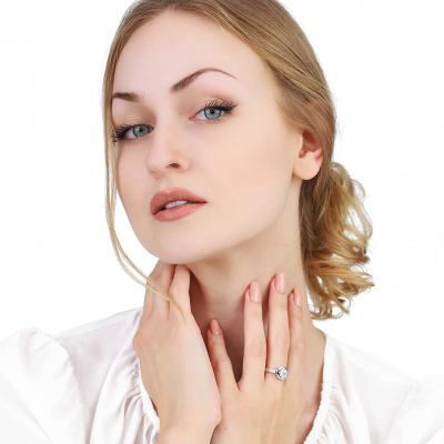 Pierścionek z białego złota 585 z brylantami 1,09 ct 2