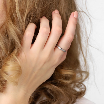 Pierścionek w formie obrączki z białego złota 750 z... 2