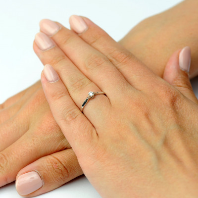 Pierścionek zaręczynowy z białego złota 585 z brylantem... 2