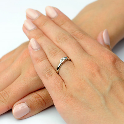 Pierścionek w białym złocie 585 z brylantem 0,06 ct 2