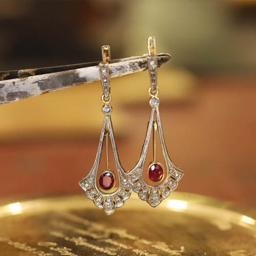 Kolczyki z białego i żółtego złota 585 z rubinami 1,12 ct i brylantami 0,33 ct
