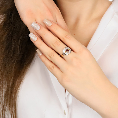 Pierścionek złoty z rubinem 0,62 ct i brylantami 0,10 ct Si/H