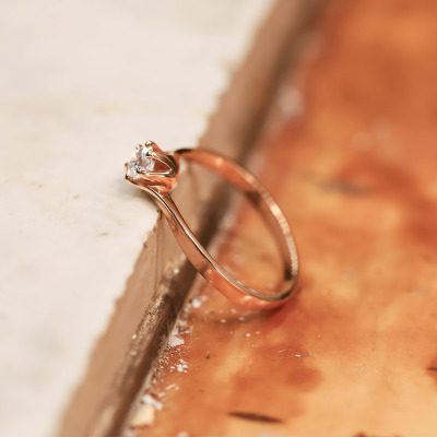 Pierścionek zaręczynowy różowe złoto 585 Roma z białym... 2