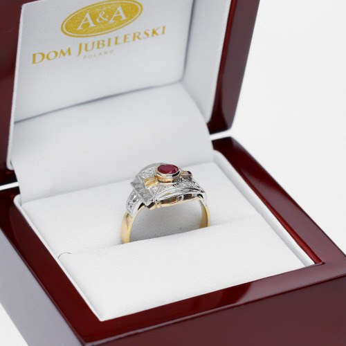 Pierścionek złoty z rubinem 0,62 ct i brylantami 0,10 ct Si/H