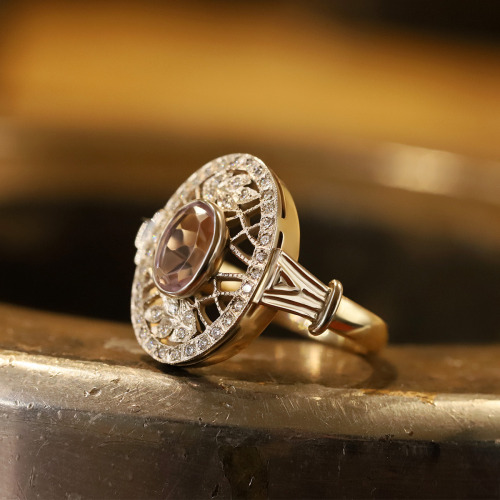 Pierścionek dwukolorowe złoto 585 z jasnym ametystem i brylantami 0,27 ct