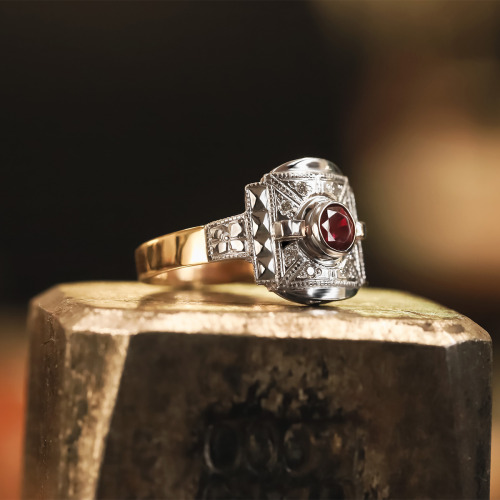 Pierścionek złoty z rubinem 0,62 ct i brylantami 0,10 ct Si/H