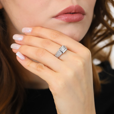 Pierścionek sygnetowy z białego złota 750 z brylantami... 2