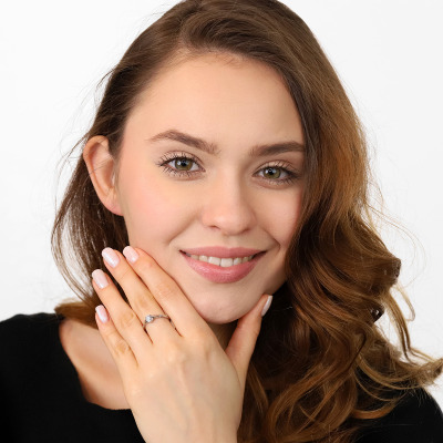 Pierścionek ręcznie wykonany z platyny z olśniewającym... 2