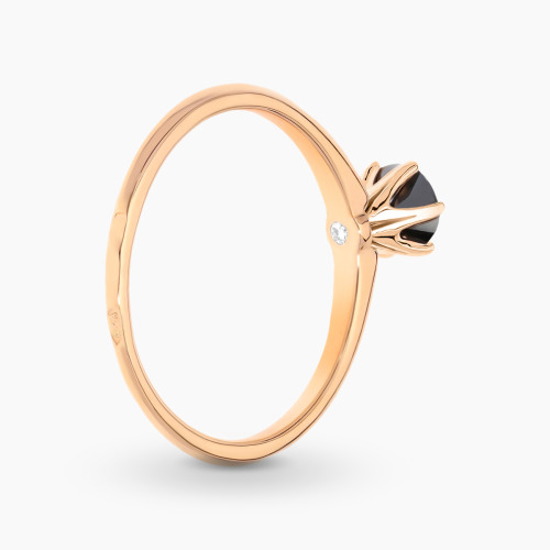 Pierścionek różowe złoto 585 Torino z czarnym diamentem 0,42 ct  i sekretnym brylantem 0,01 ct
