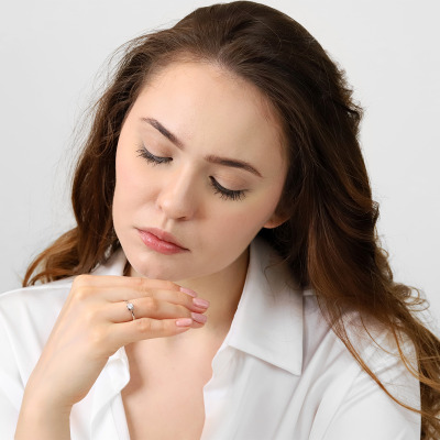 Pierścionek z białego złota 585 z brylantem 0,30 ct w... 2