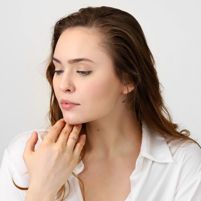 Pierścionek klasyczny z platyny z brylantem 0,05 ct IF/I 2