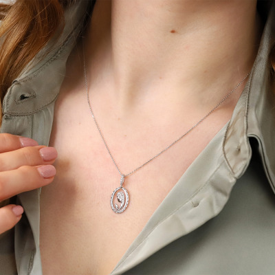 Zawieszka medalik z białego złota 585 Matka Boska z... 2