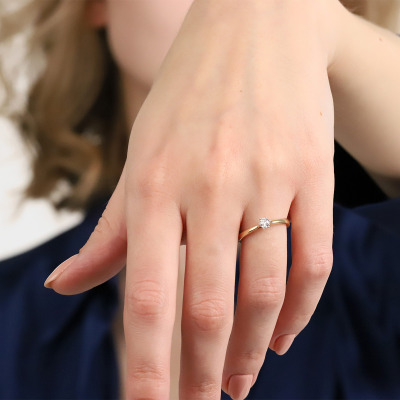 Pierścionek Siena dwukolorowe złoto 585 z brylantem 0,10... 2