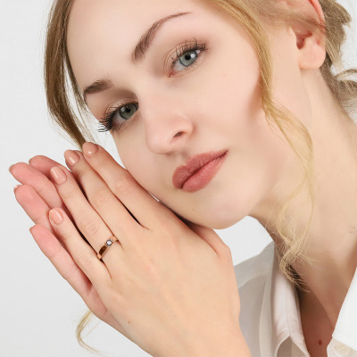 Pierścionek różowe złoto 585 Milano z czarnym brylantem... 2